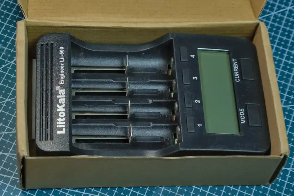 اكتشف سر شاحن Liitokala Lii‑500: مراجعة كاملة قبل الشراء! 1 Liitokala Lii-500 in box