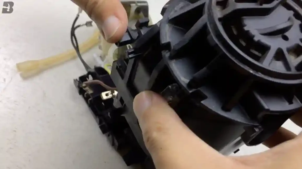 طريقة إصلاح ماكينة نسبريسو: دليل شامل للإصلاح والصيانة 5 Repair Nespresso Magimix Inissia